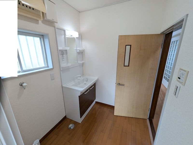土浦市東並木町　中古戸建 内観写真（洗面台・洗面所）