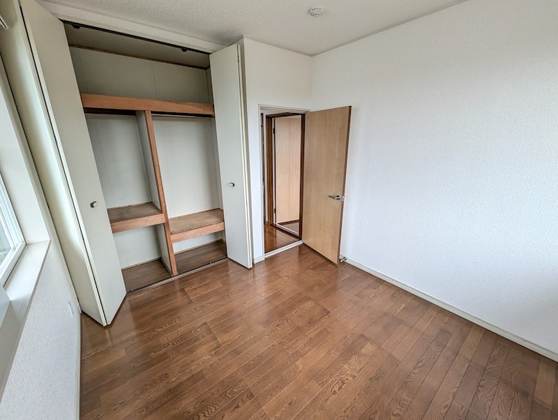 土浦市東並木町　中古戸建 内観写真（リビング以外の居室）