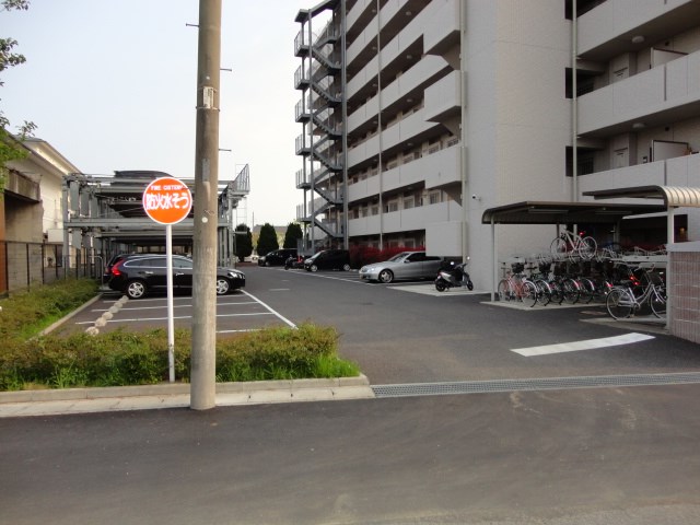 グランシャルム土浦レイクサイド 共用部写真（駐車場）