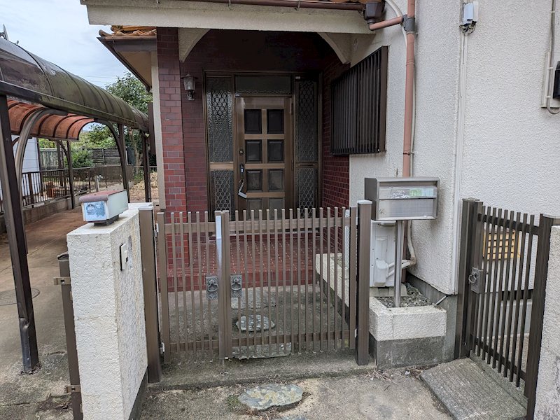 つくばみらい市豊体　中古戸建 現地写真（玄関）