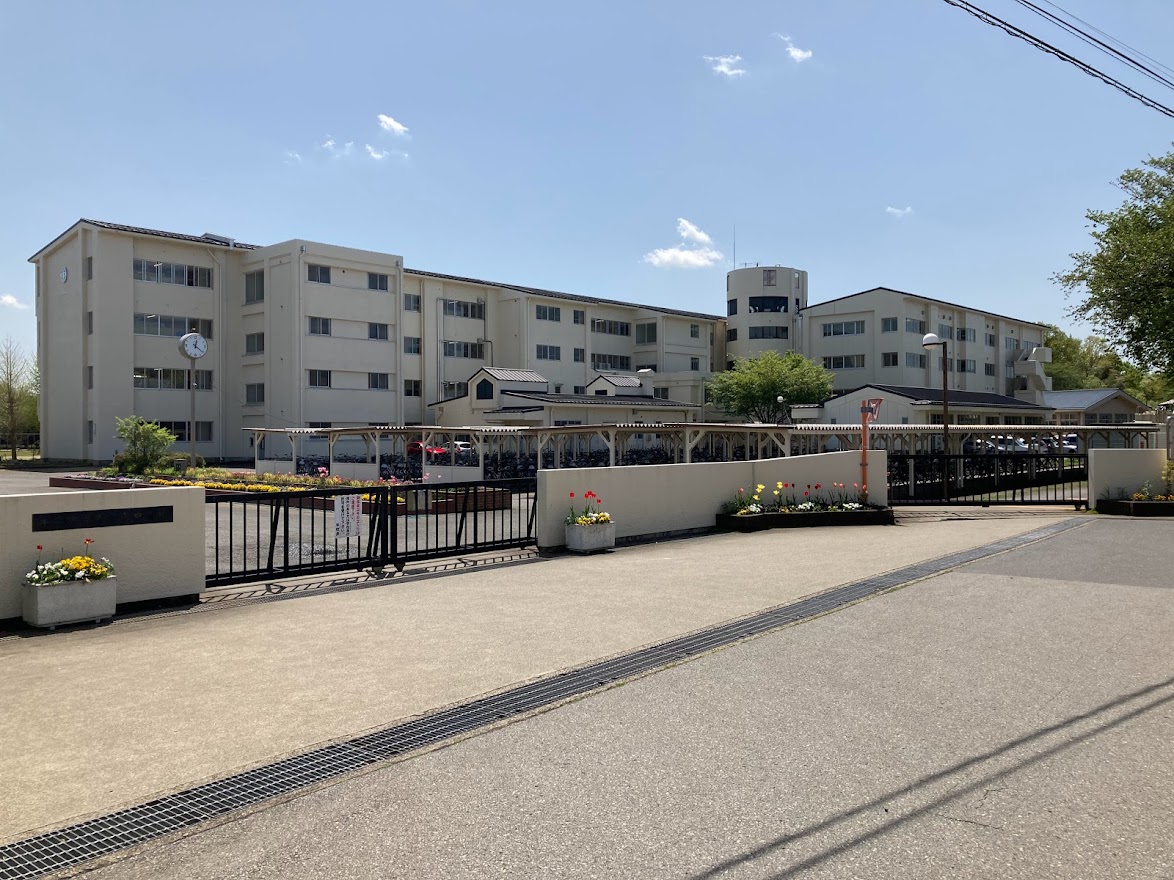 牛久市さくら台１丁目　中古戸建 中学校