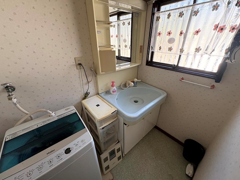 牛久市田宮町　中古戸建 内観写真（洗面台・洗面所）