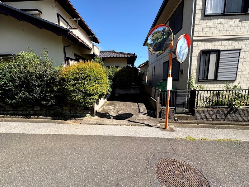 牛久市田宮町　中古戸建 現地写真（駐車場）