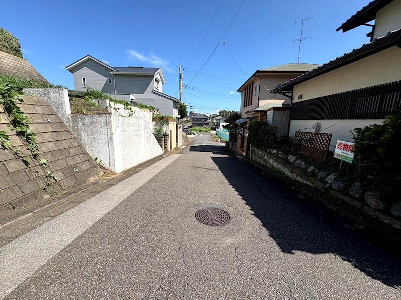 牛久市田宮町　中古戸建 現地写真（前面道路含む現地写真）