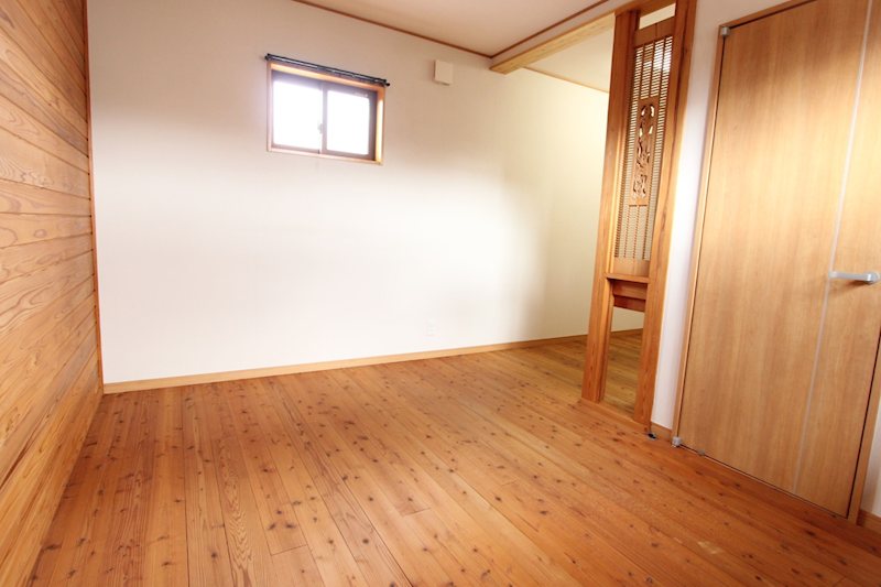土浦市真鍋新町　中古戸建  内観写真（リビング以外の居室）