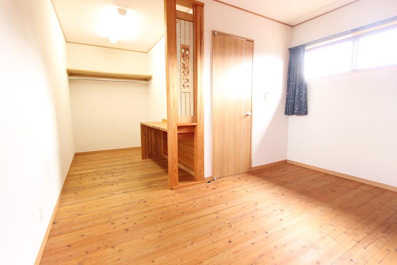 土浦市真鍋新町　中古戸建  内観写真（リビング以外の居室）