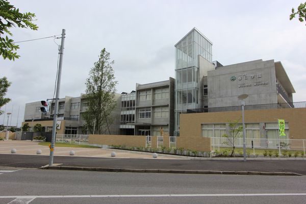 ラ・メゾンド・マコ 小学校