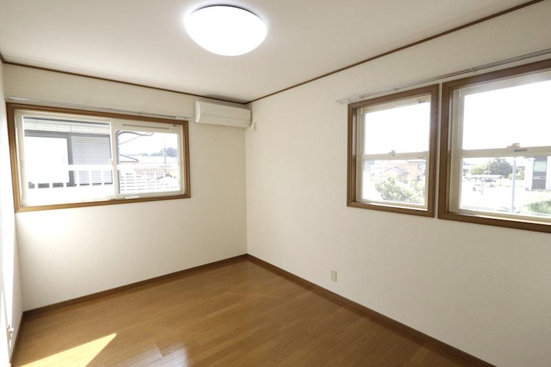 桜川市真壁町田　中古戸建 内観写真（リビング以外の居室）