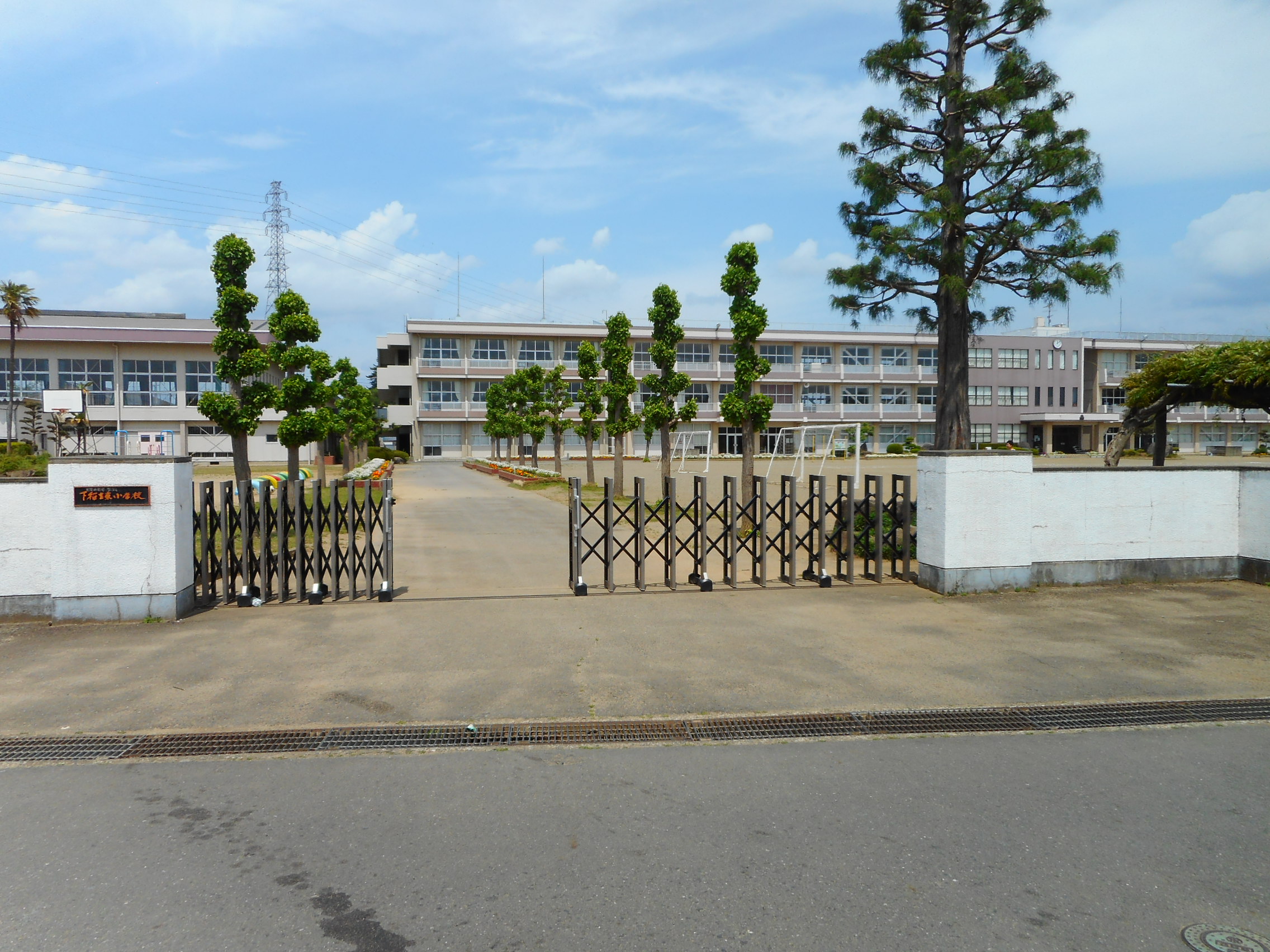 かすみがうら市稲吉３丁目　中古戸建 小学校