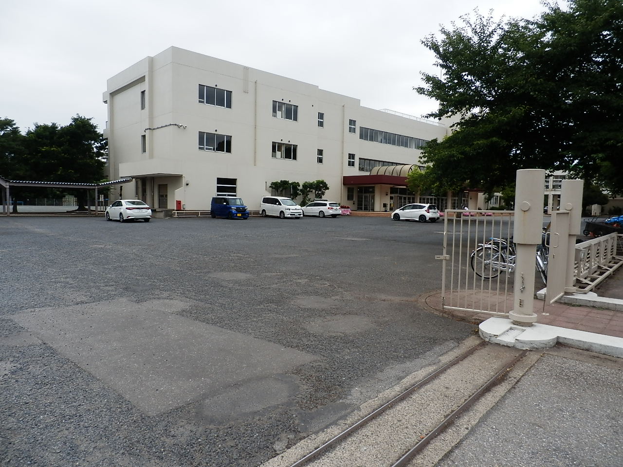古河市仁連　中古戸建 小学校