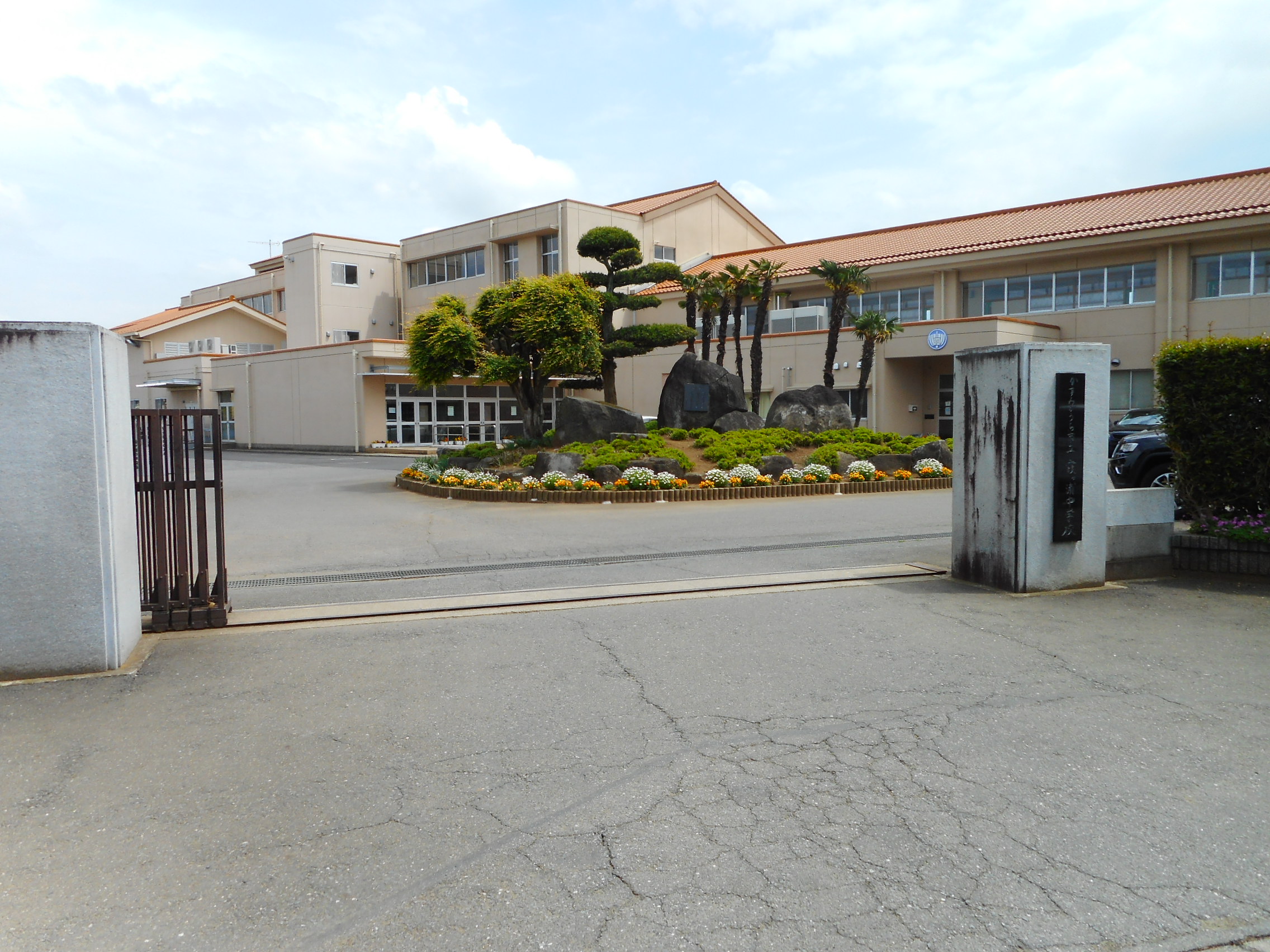 かすみがうら市宍倉　中古戸建 中学校
