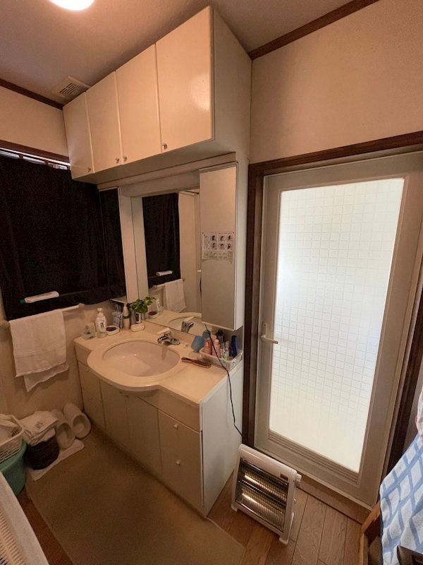安曇野市穂高有明　中古戸建 内観写真（洗面台・洗面所）