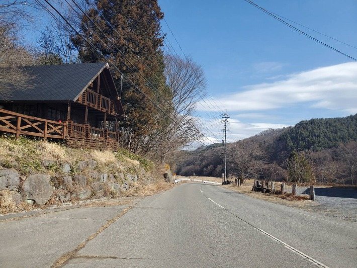佐久市春日　中古戸建 現地写真（前面道路含む現地写真）