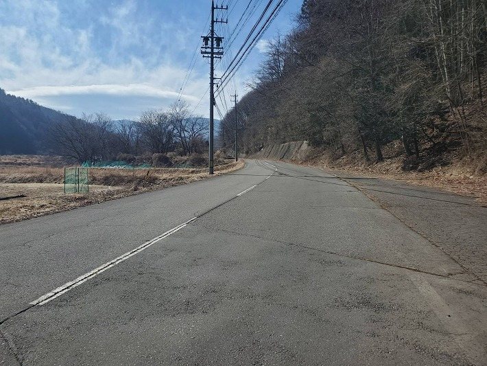 佐久市春日　中古戸建 現地写真（前面道路含む現地写真）