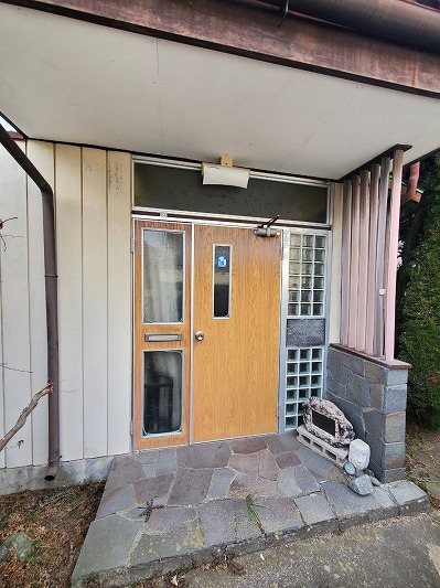 小諸市乙女　中古戸建 現地写真（玄関）