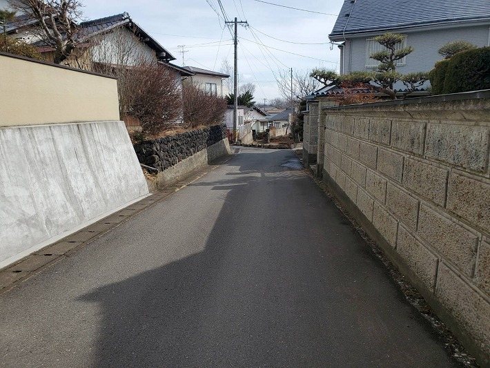 小諸市乙女　中古戸建 現地写真（前面道路含む現地写真）