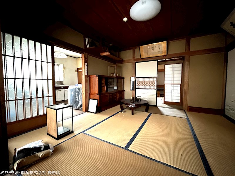 須坂市須坂　中古戸建 内観写真（リビング以外の居室）
