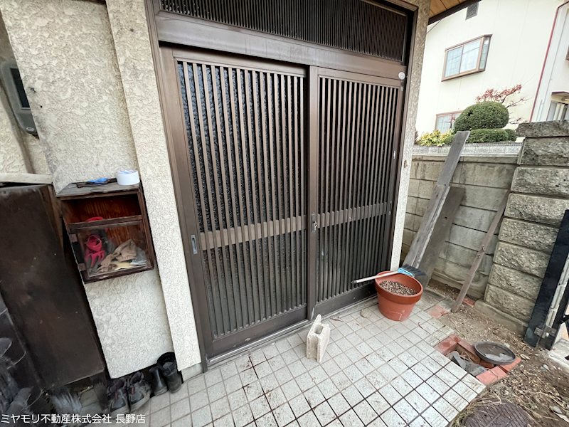 須坂市須坂　中古戸建 現地写真（玄関）