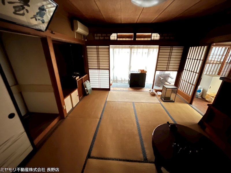 須坂市須坂　中古戸建 内観写真（リビング以外の居室）