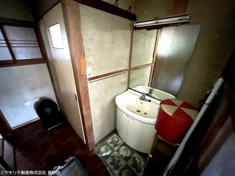 須坂市須坂　中古戸建 内観写真（洗面台・洗面所）