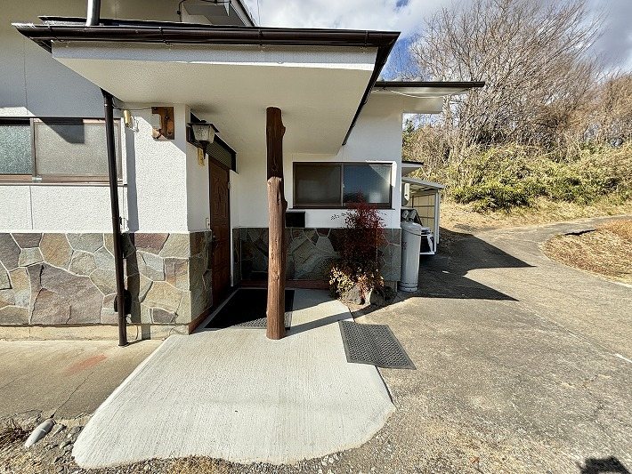 立科町芦田　中古戸建 現地写真（玄関）