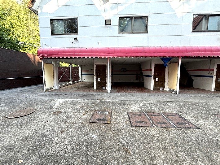 小諸市西原　事業用建物 現地写真（駐車場）