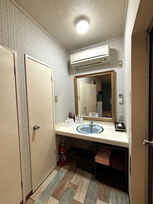 小諸市西原　事業用建物 内観写真（洗面台・洗面所）