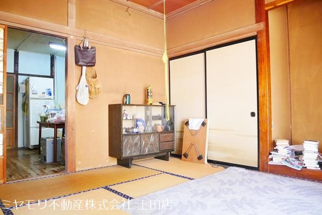上田市材木町　中古戸建 内観写真（リビング以外の居室）