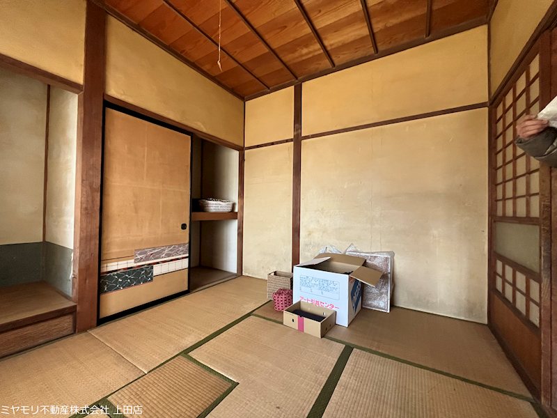 上田市材木町　中古戸建 内観写真（リビング以外の居室）