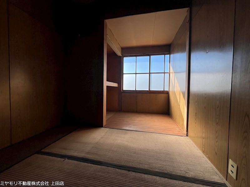 上田市材木町　中古戸建 内観写真（リビング以外の居室）