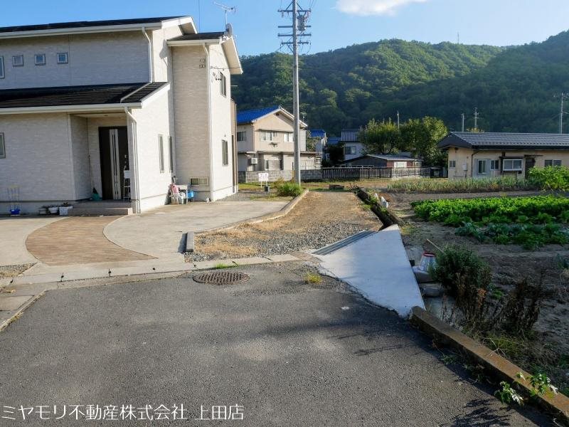 上田市国分　土地 現地写真（前面道路含む現地写真）