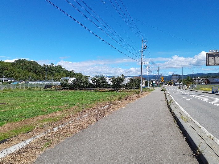 佐久市湯原　土地 現地写真（前面道路含む現地写真）