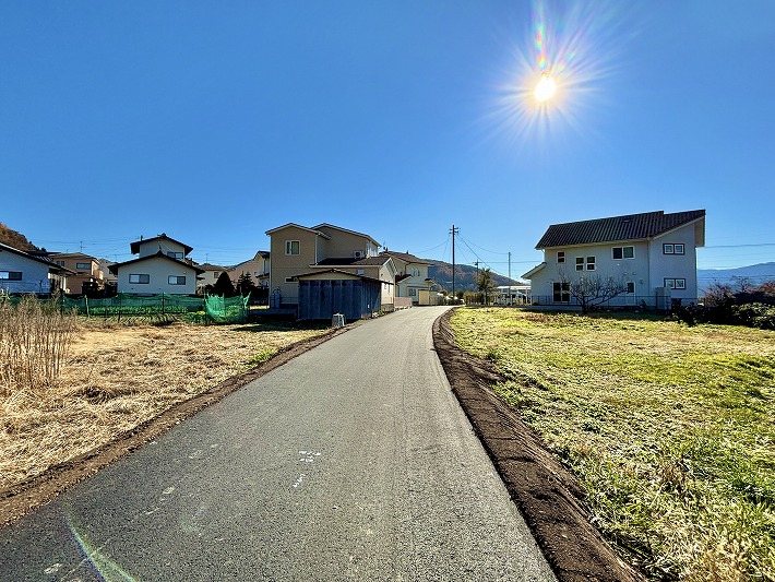 佐久市田口　土地 現地写真（前面道路含む現地写真）