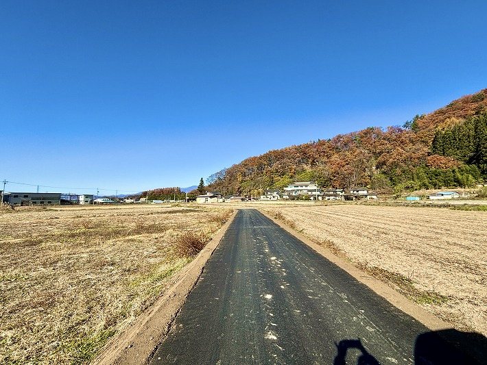 佐久市田口　土地 現地写真（前面道路含む現地写真）