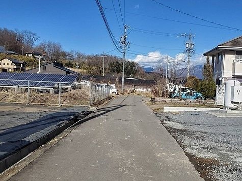 佐久市矢島　土地 現地写真（前面道路含む現地写真）