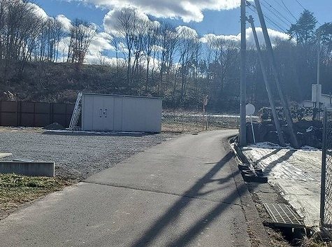 佐久市矢島　土地 現地写真（前面道路含む現地写真）