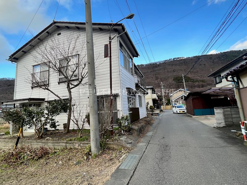 千曲市内川　中古住宅 現地写真（前面道路含む現地写真）