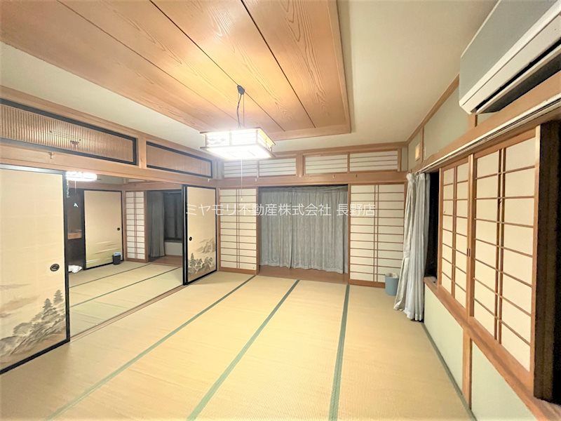 千曲市新田　中古戸建 内観写真（リビング以外の居室）
