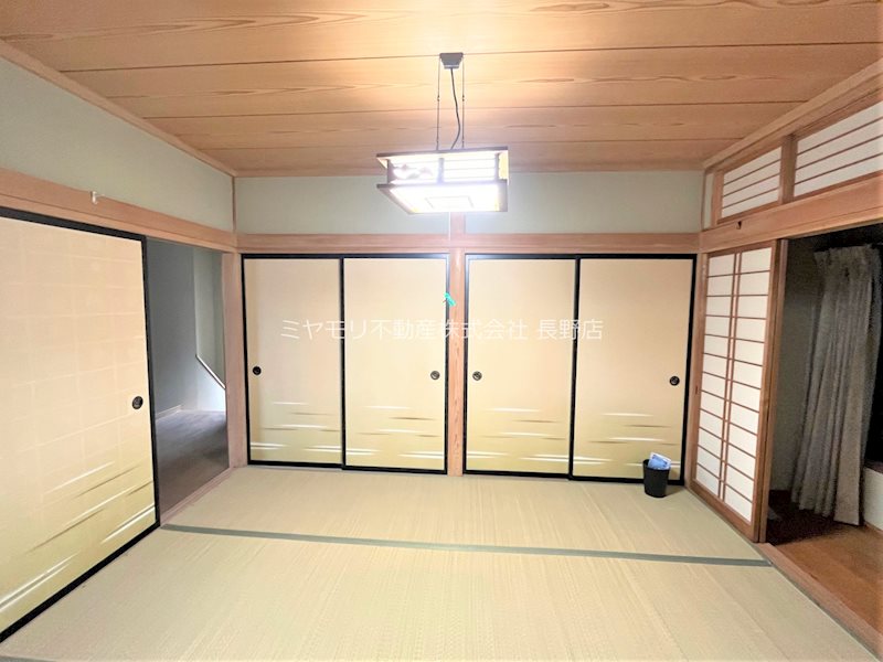 千曲市新田　中古戸建 内観写真（リビング以外の居室）
