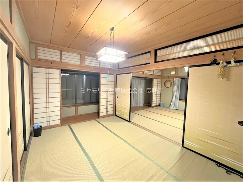 千曲市新田　中古戸建 内観写真（リビング以外の居室）