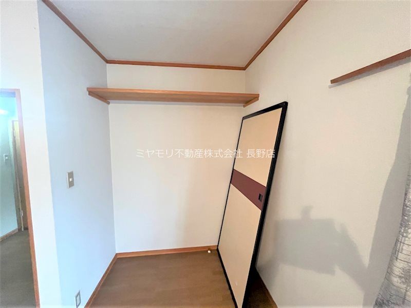 千曲市新田　中古戸建 内観写真（リビング以外の居室）