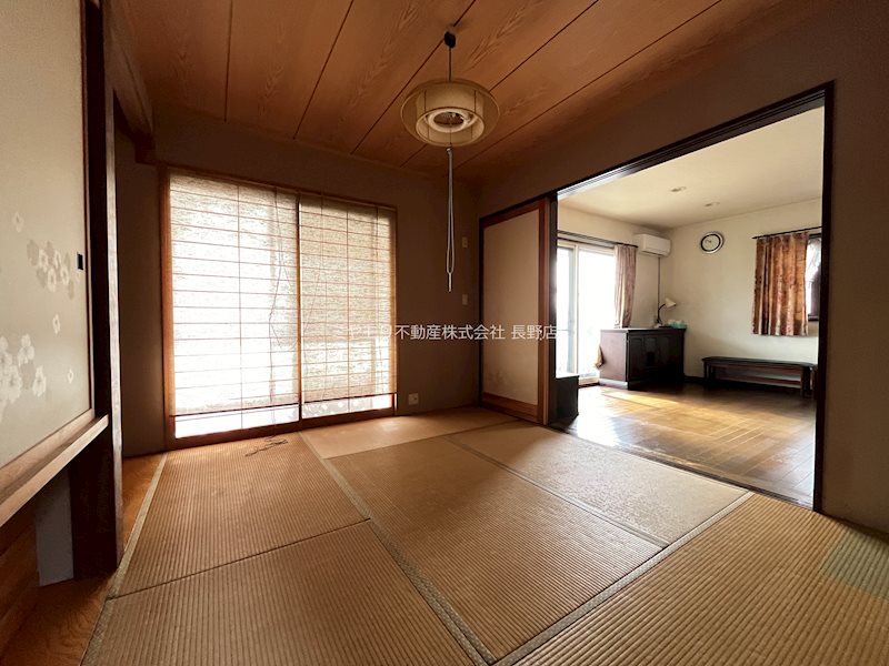 長野市安茂里　中古住宅 同仕様写真（リビング）