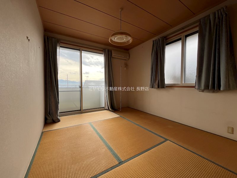 長野市安茂里　中古住宅 内観写真（リビング以外の居室）