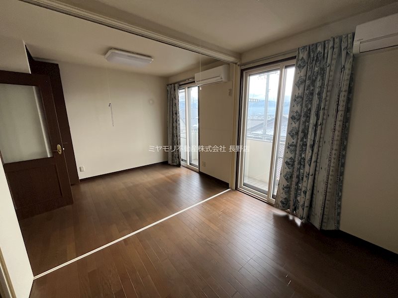 長野市安茂里　中古住宅 内観写真（リビング以外の居室）