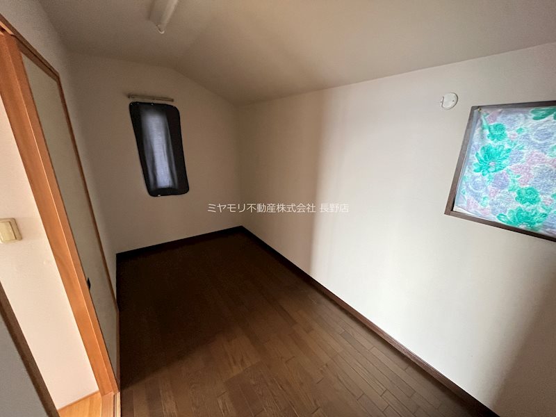 長野市安茂里　中古住宅 内観写真（リビング以外の居室）