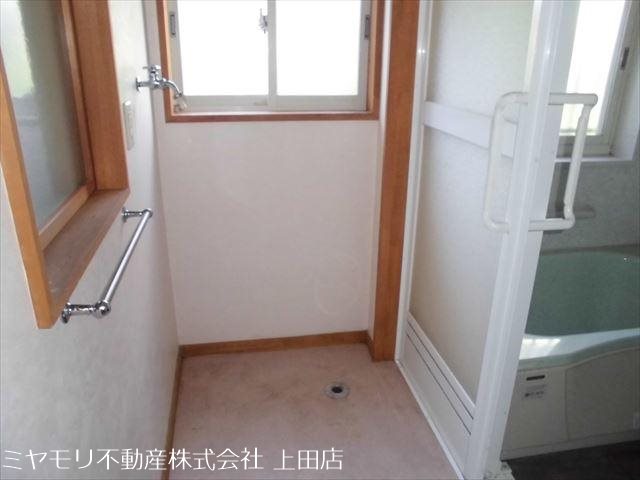 上田市小泉　中古戸建 内観写真（洗面台・洗面所）