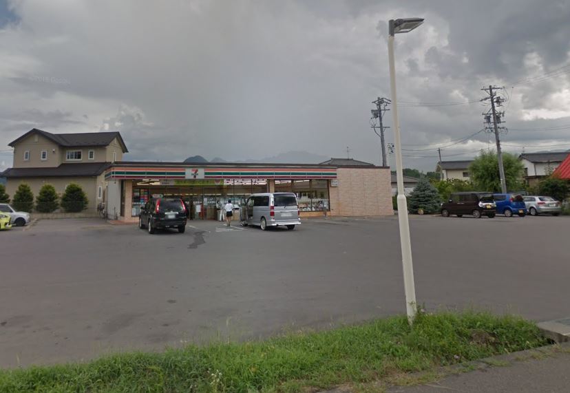 上田市小泉　中古戸建 コンビニ