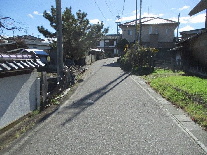 佐久市塩名田　土地 現地写真（前面道路含む現地写真）