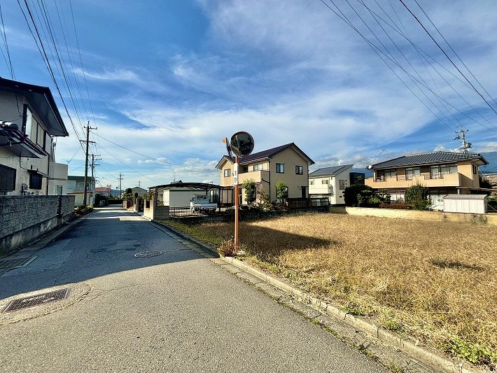 小諸市甲　土地 現地写真（前面道路含む現地写真）