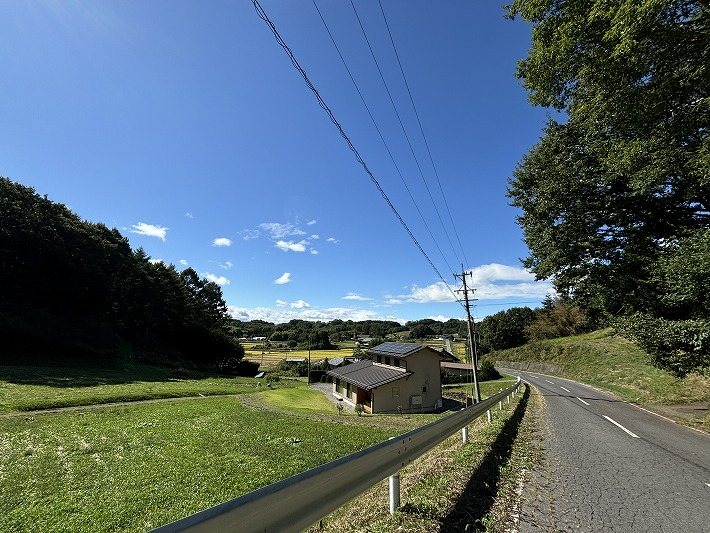 佐久市八幡　土地 現地写真（前面道路含む現地写真）